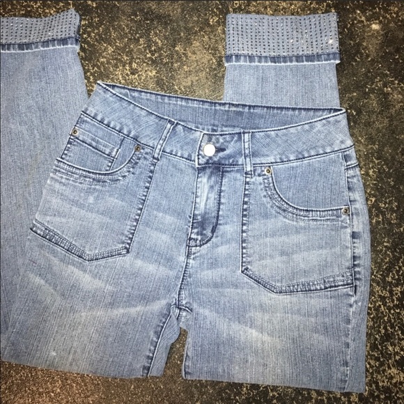 Awesome Cuffed Capris - Picture 5 of 6